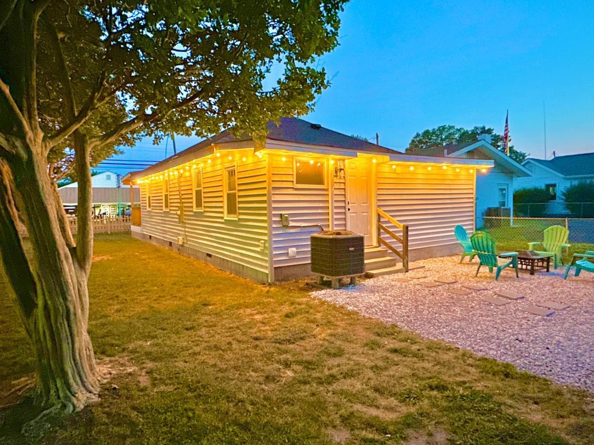 Cottage In Heart Of Colonial Beach, 7 Mins Walk To The Beach Экстерьер фото